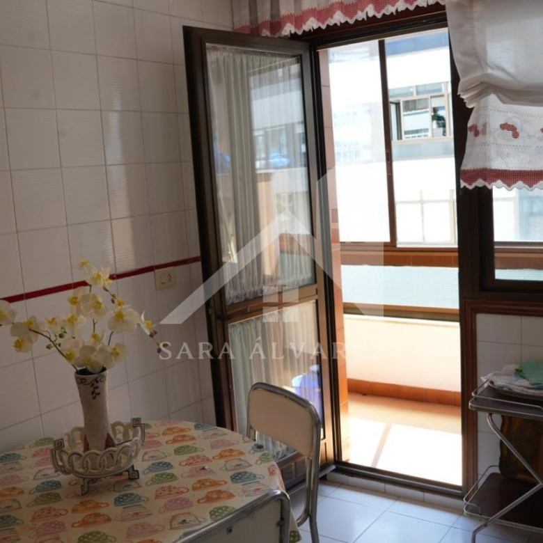 SE VENDE PISO TOTALMENTE EXTERIOR Y LUMINOSO DE 4 HABITACIONES PRÓXIMO A LA PLAZA ELIPTICA EN LA CIUDAD DE VIGO