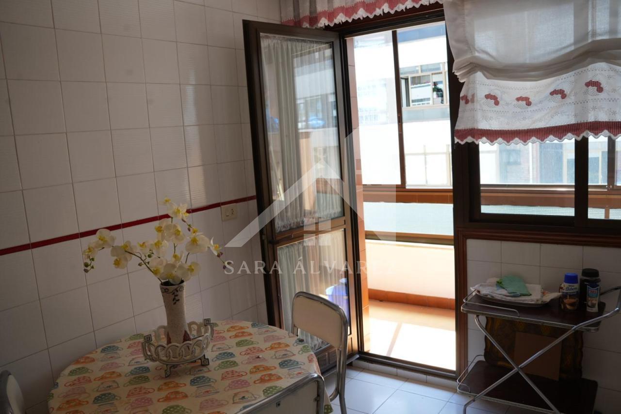 SE VENDE PISO TOTALMENTE EXTERIOR Y LUMINOSO DE 4 HABITACIONES PRÓXIMO A LA PLAZA ELIPTICA EN LA CIUDAD DE VIGO