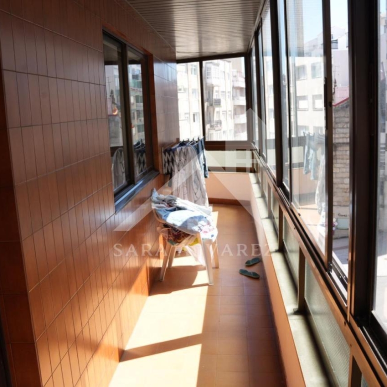 SE VENDE PISO TOTALMENTE EXTERIOR Y LUMINOSO DE 4 HABITACIONES PRÓXIMO A LA PLAZA ELIPTICA EN LA CIUDAD DE VIGO