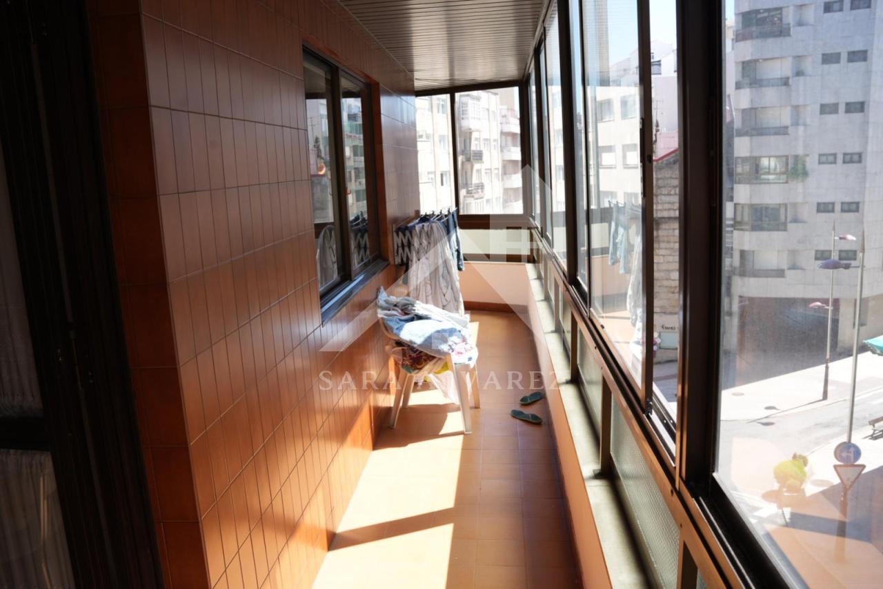 SE VENDE PISO TOTALMENTE EXTERIOR Y LUMINOSO DE 4 HABITACIONES PRÓXIMO A LA PLAZA ELIPTICA EN LA CIUDAD DE VIGO