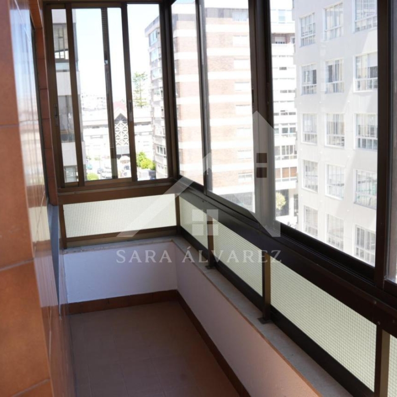 SE VENDE PISO TOTALMENTE EXTERIOR Y LUMINOSO DE 4 HABITACIONES PRÓXIMO A LA PLAZA ELIPTICA EN LA CIUDAD DE VIGO