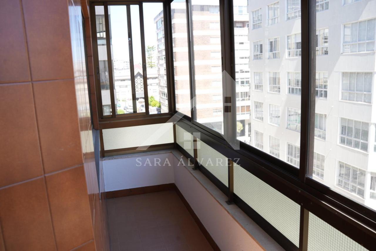 SE VENDE PISO TOTALMENTE EXTERIOR Y LUMINOSO DE 4 HABITACIONES PRÓXIMO A LA PLAZA ELIPTICA EN LA CIUDAD DE VIGO