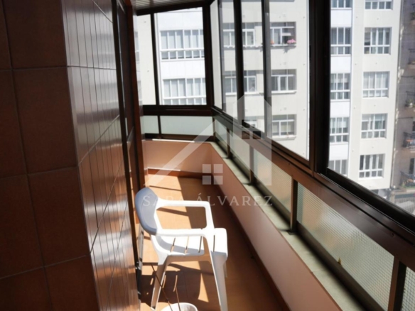 SE VENDE PISO TOTALMENTE EXTERIOR Y LUMINOSO DE 4 HABITACIONES PRÓXIMO A LA PLAZA ELIPTICA EN LA CIUDAD DE VIGO