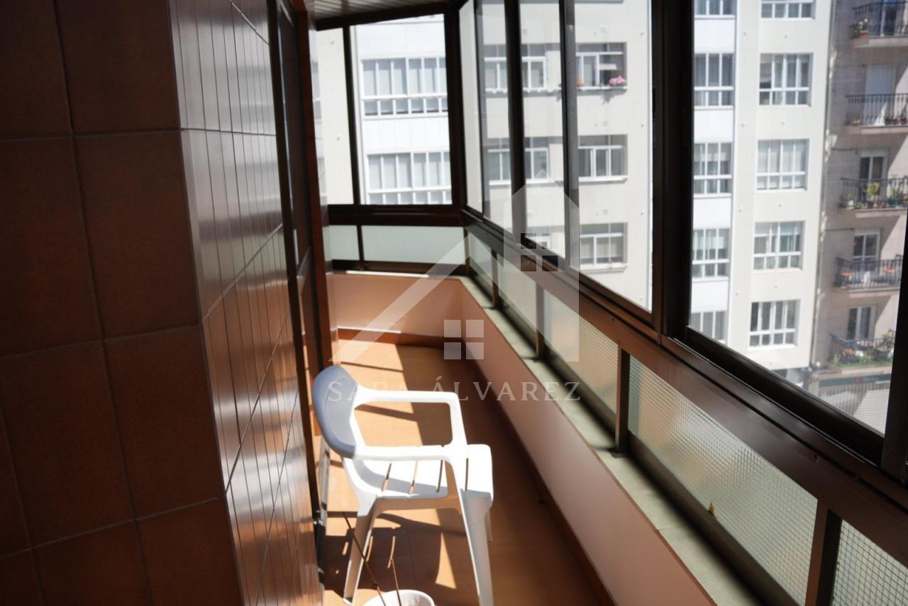 SE VENDE PISO TOTALMENTE EXTERIOR Y LUMINOSO DE 4 HABITACIONES PRÓXIMO A LA PLAZA ELIPTICA EN LA CIUDAD DE VIGO