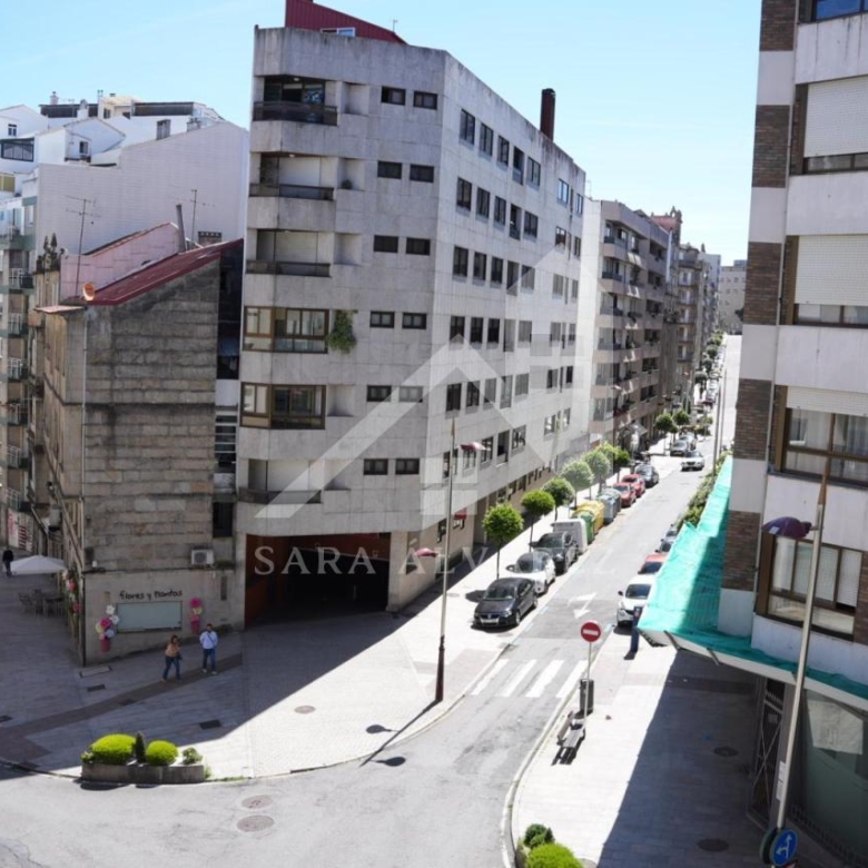 SE VENDE PISO TOTALMENTE EXTERIOR Y LUMINOSO DE 4 HABITACIONES PRÓXIMO A LA PLAZA ELIPTICA EN LA CIUDAD DE VIGO