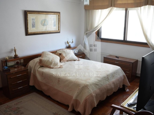 SE VENDE PISO TOTALMENTE EXTERIOR Y LUMINOSO DE 4 HABITACIONES PRÓXIMO A LA PLAZA ELIPTICA EN LA CIUDAD DE VIGO