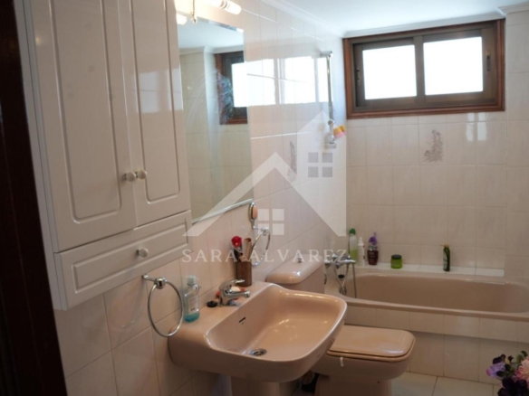 SE VENDE PISO TOTALMENTE EXTERIOR Y LUMINOSO DE 4 HABITACIONES PRÓXIMO A LA PLAZA ELIPTICA EN LA CIUDAD DE VIGO