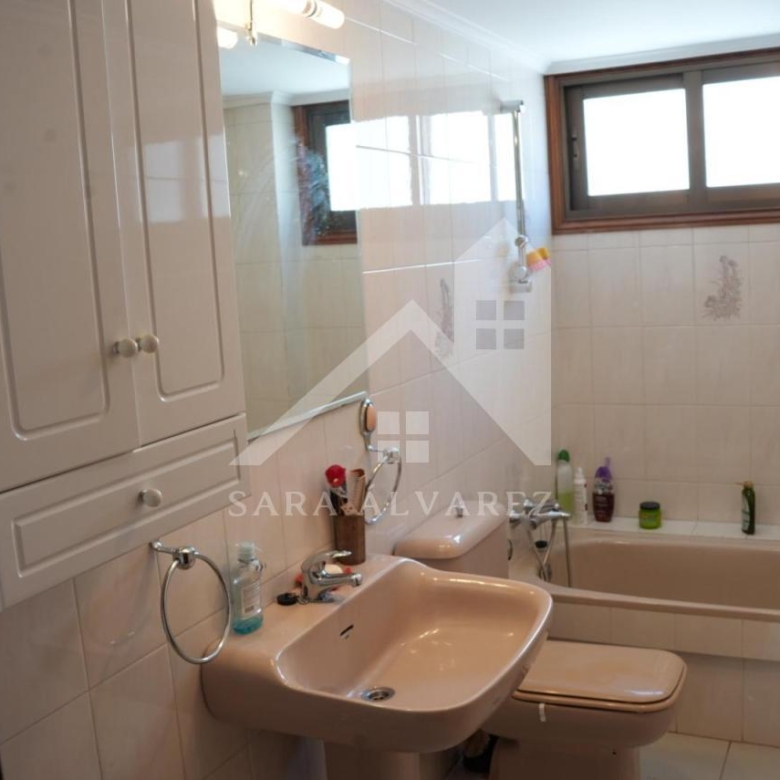 SE VENDE PISO TOTALMENTE EXTERIOR Y LUMINOSO DE 4 HABITACIONES PRÓXIMO A LA PLAZA ELIPTICA EN LA CIUDAD DE VIGO