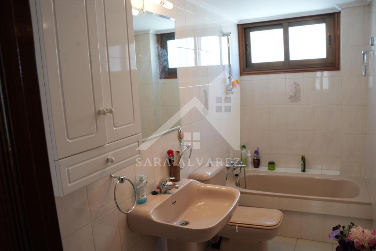 SE VENDE PISO TOTALMENTE EXTERIOR Y LUMINOSO DE 4 HABITACIONES PRÓXIMO A LA PLAZA ELIPTICA EN LA CIUDAD DE VIGO