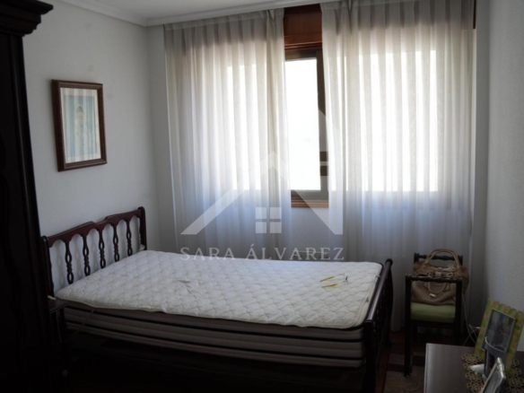 SE VENDE PISO TOTALMENTE EXTERIOR Y LUMINOSO DE 4 HABITACIONES PRÓXIMO A LA PLAZA ELIPTICA EN LA CIUDAD DE VIGO