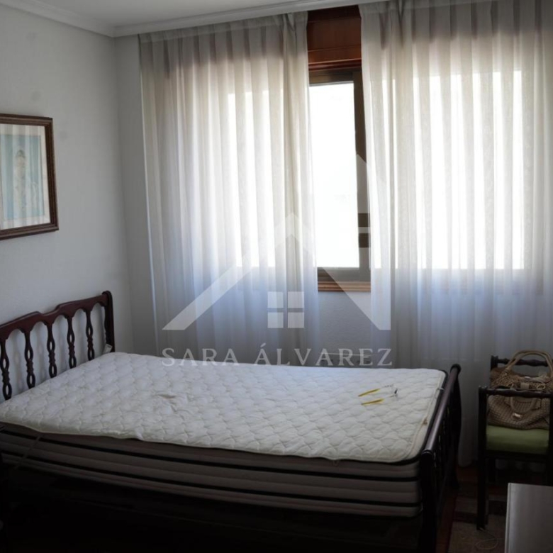 SE VENDE PISO TOTALMENTE EXTERIOR Y LUMINOSO DE 4 HABITACIONES PRÓXIMO A LA PLAZA ELIPTICA EN LA CIUDAD DE VIGO