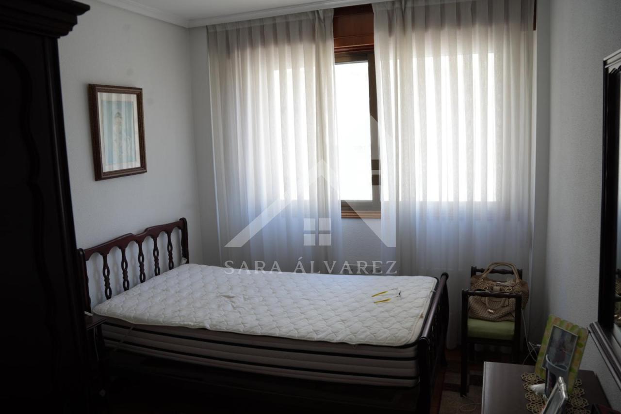 SE VENDE PISO TOTALMENTE EXTERIOR Y LUMINOSO DE 4 HABITACIONES PRÓXIMO A LA PLAZA ELIPTICA EN LA CIUDAD DE VIGO