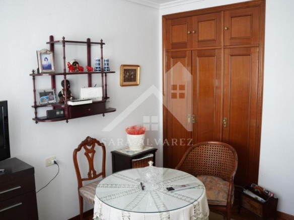 SE VENDE PISO TOTALMENTE EXTERIOR Y LUMINOSO DE 4 HABITACIONES PRÓXIMO A LA PLAZA ELIPTICA EN LA CIUDAD DE VIGO