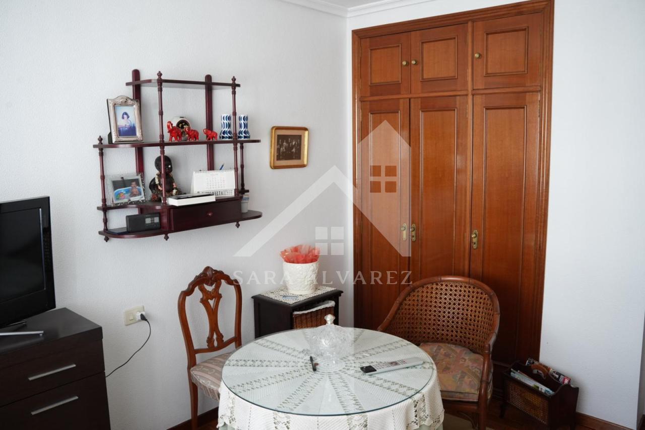 SE VENDE PISO TOTALMENTE EXTERIOR Y LUMINOSO DE 4 HABITACIONES PRÓXIMO A LA PLAZA ELIPTICA EN LA CIUDAD DE VIGO