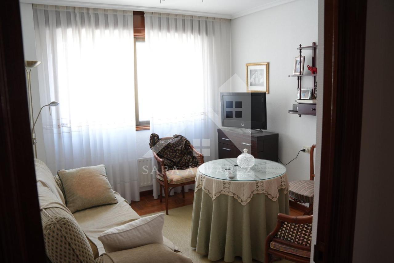 SE VENDE PISO TOTALMENTE EXTERIOR Y LUMINOSO DE 4 HABITACIONES PRÓXIMO A LA PLAZA ELIPTICA EN LA CIUDAD DE VIGO