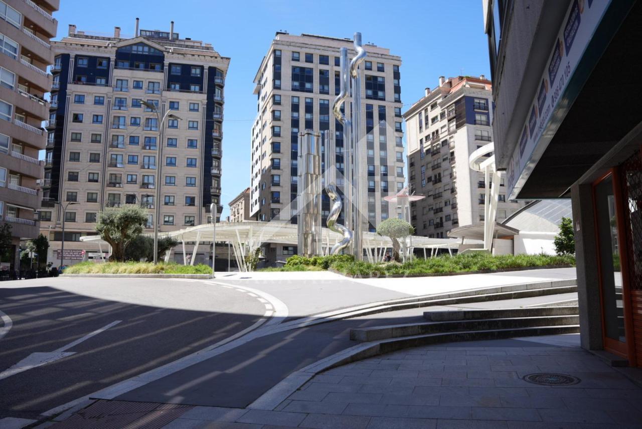 SE VENDE PISO TOTALMENTE EXTERIOR Y LUMINOSO DE 4 HABITACIONES PRÓXIMO A LA PLAZA ELIPTICA EN LA CIUDAD DE VIGO