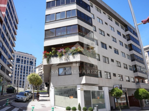 SE VENDE PISO TOTALMENTE EXTERIOR Y LUMINOSO DE 4 HABITACIONES PRÓXIMO A LA PLAZA ELIPTICA EN LA CIUDAD DE VIGO