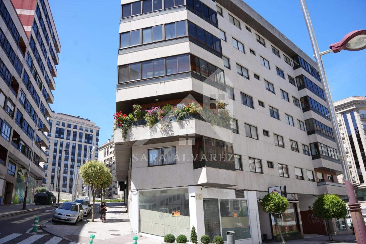 SE VENDE PISO TOTALMENTE EXTERIOR Y LUMINOSO DE 4 HABITACIONES PRÓXIMO A LA PLAZA ELIPTICA EN LA CIUDAD DE VIGO