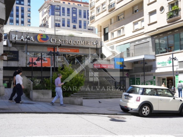 SE VENDE PISO TOTALMENTE EXTERIOR Y LUMINOSO DE 4 HABITACIONES PRÓXIMO A LA PLAZA ELIPTICA EN LA CIUDAD DE VIGO