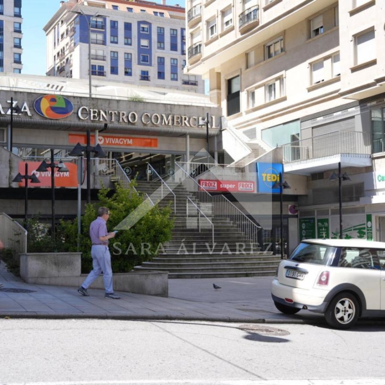SE VENDE PISO TOTALMENTE EXTERIOR Y LUMINOSO DE 4 HABITACIONES PRÓXIMO A LA PLAZA ELIPTICA EN LA CIUDAD DE VIGO