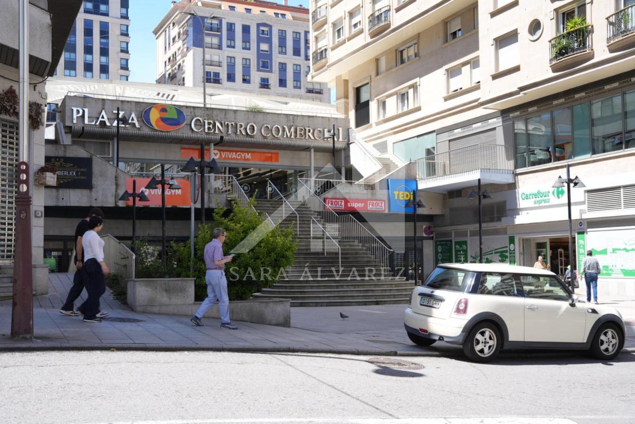 SE VENDE PISO TOTALMENTE EXTERIOR Y LUMINOSO DE 4 HABITACIONES PRÓXIMO A LA PLAZA ELIPTICA EN LA CIUDAD DE VIGO