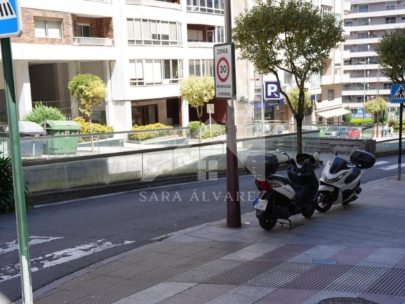 SE VENDE PISO TOTALMENTE EXTERIOR Y LUMINOSO DE 4 HABITACIONES PRÓXIMO A LA PLAZA ELIPTICA EN LA CIUDAD DE VIGO