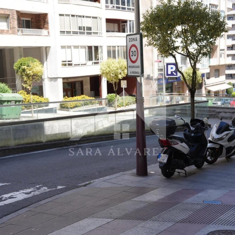 SE VENDE PISO TOTALMENTE EXTERIOR Y LUMINOSO DE 4 HABITACIONES PRÓXIMO A LA PLAZA ELIPTICA EN LA CIUDAD DE VIGO