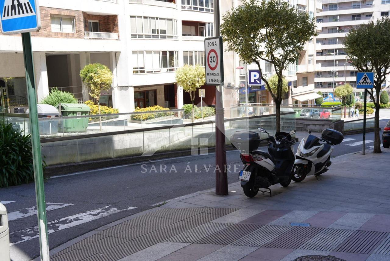 SE VENDE PISO TOTALMENTE EXTERIOR Y LUMINOSO DE 4 HABITACIONES PRÓXIMO A LA PLAZA ELIPTICA EN LA CIUDAD DE VIGO