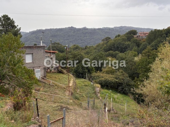 ¡OPORTUNIDAD INMOBILIARIA EN PLENA NATURALEZA!  SE VENDEN NAVES INDUSTRIALES CON FINCA COLINDANTE