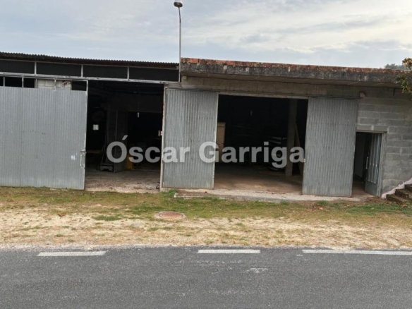 ¡OPORTUNIDAD INMOBILIARIA EN PLENA NATURALEZA!  SE VENDEN NAVES INDUSTRIALES CON FINCA COLINDANTE