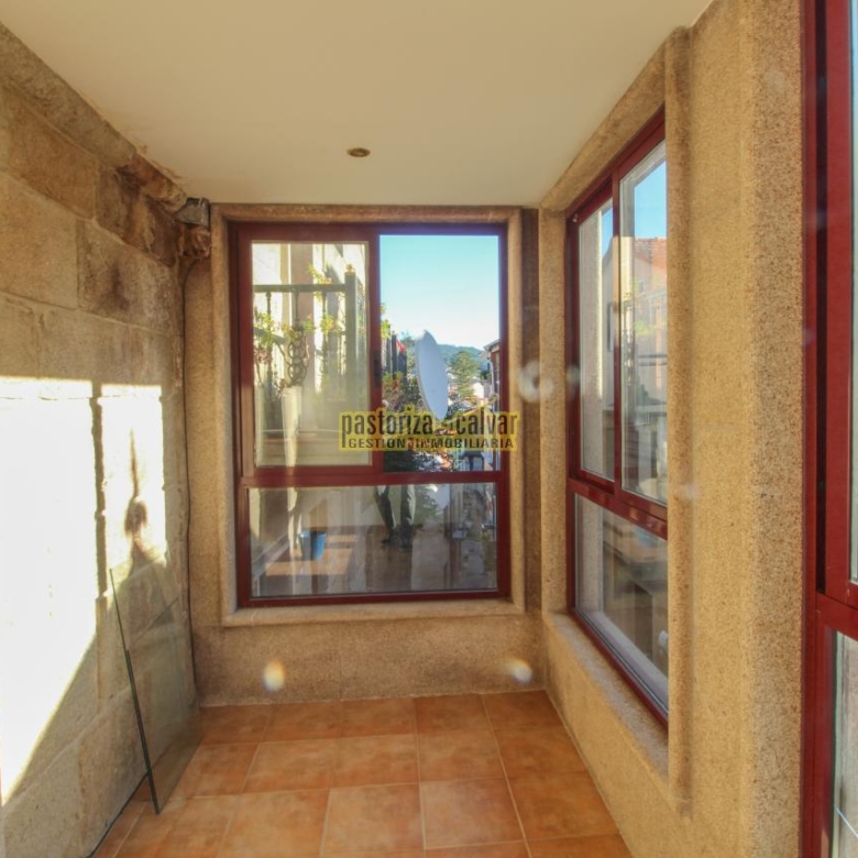 CASA DE PIEDRA DE UNA HABITACION EN EL CASCO ANTIGUO DE CANGAS