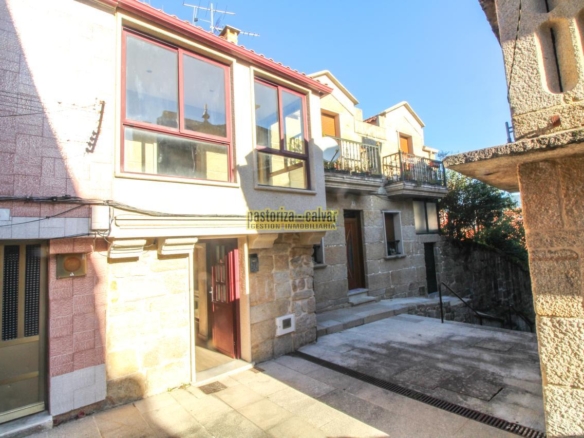 CASA DE PIEDRA DE UNA HABITACION EN EL CASCO ANTIGUO DE CANGAS