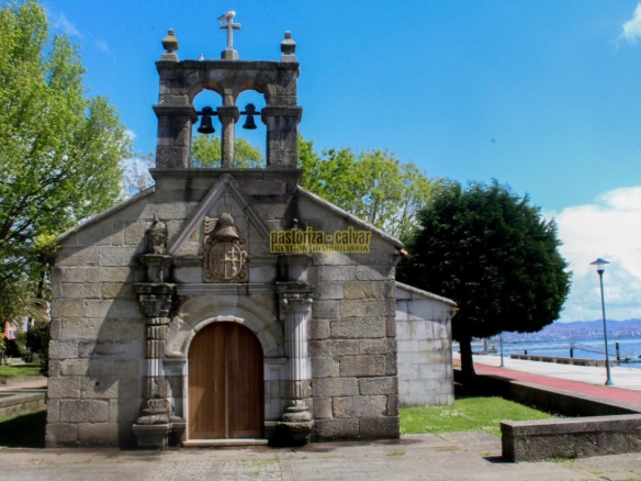 CASA DE PIEDRA DE UNA HABITACION EN EL CASCO ANTIGUO DE CANGAS
