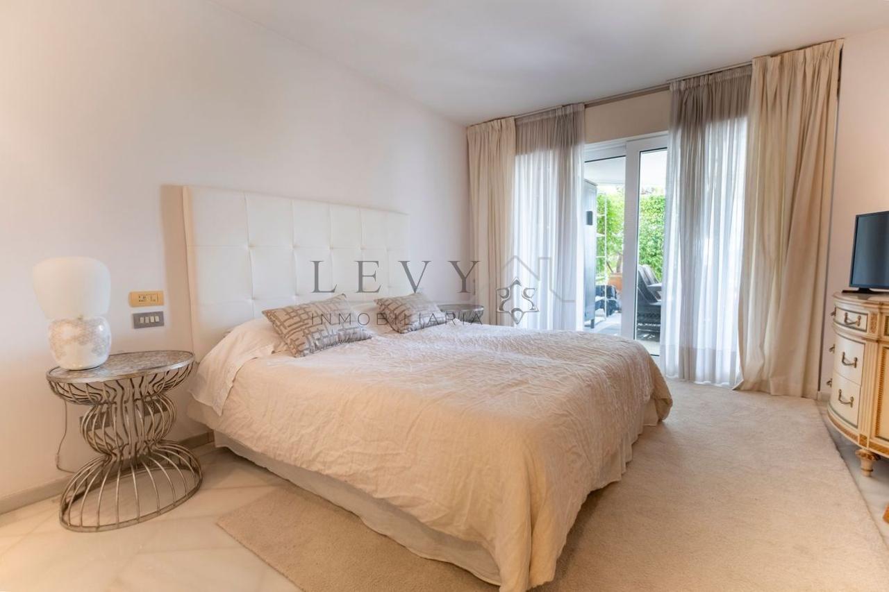 179249803798500174111_179249777851 Apartamento en Puerto Banús – Marbella