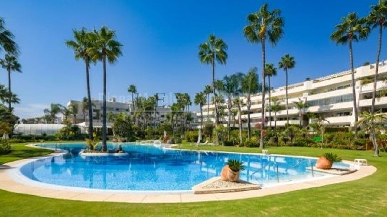 179249804015000174111_179249774587 Apartamento en Puerto Banús – Marbella