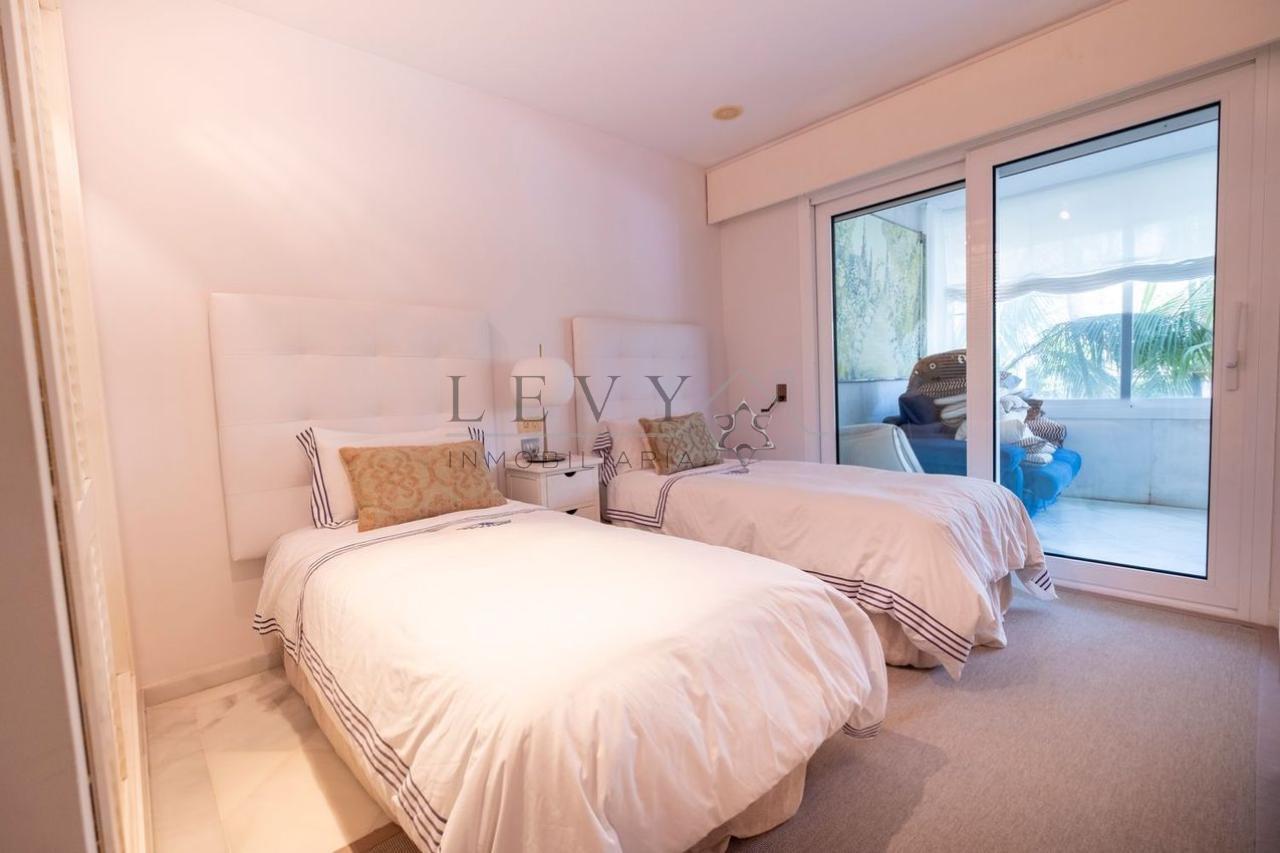 179249804201800174111_179249775103 Apartamento en Puerto Banús – Marbella