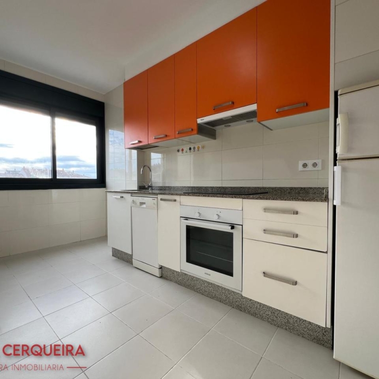 APARTAMENTO DE 3 DORMITORIOS EN EL CENTRO DE O ROSAL | GARAJE, TRASTERO Y ASCENSOR