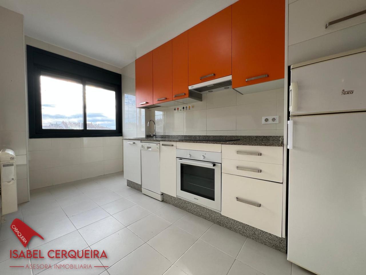 APARTAMENTO DE 3 DORMITORIOS EN EL CENTRO DE O ROSAL | GARAJE, TRASTERO Y ASCENSOR