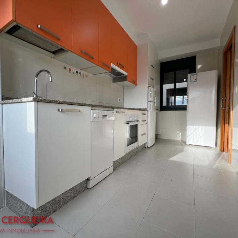 APARTAMENTO DE 3 DORMITORIOS EN EL CENTRO DE O ROSAL | GARAJE, TRASTERO Y ASCENSOR
