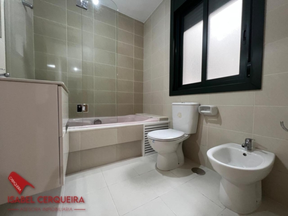 APARTAMENTO DE 3 DORMITORIOS EN EL CENTRO DE O ROSAL | GARAJE, TRASTERO Y ASCENSOR