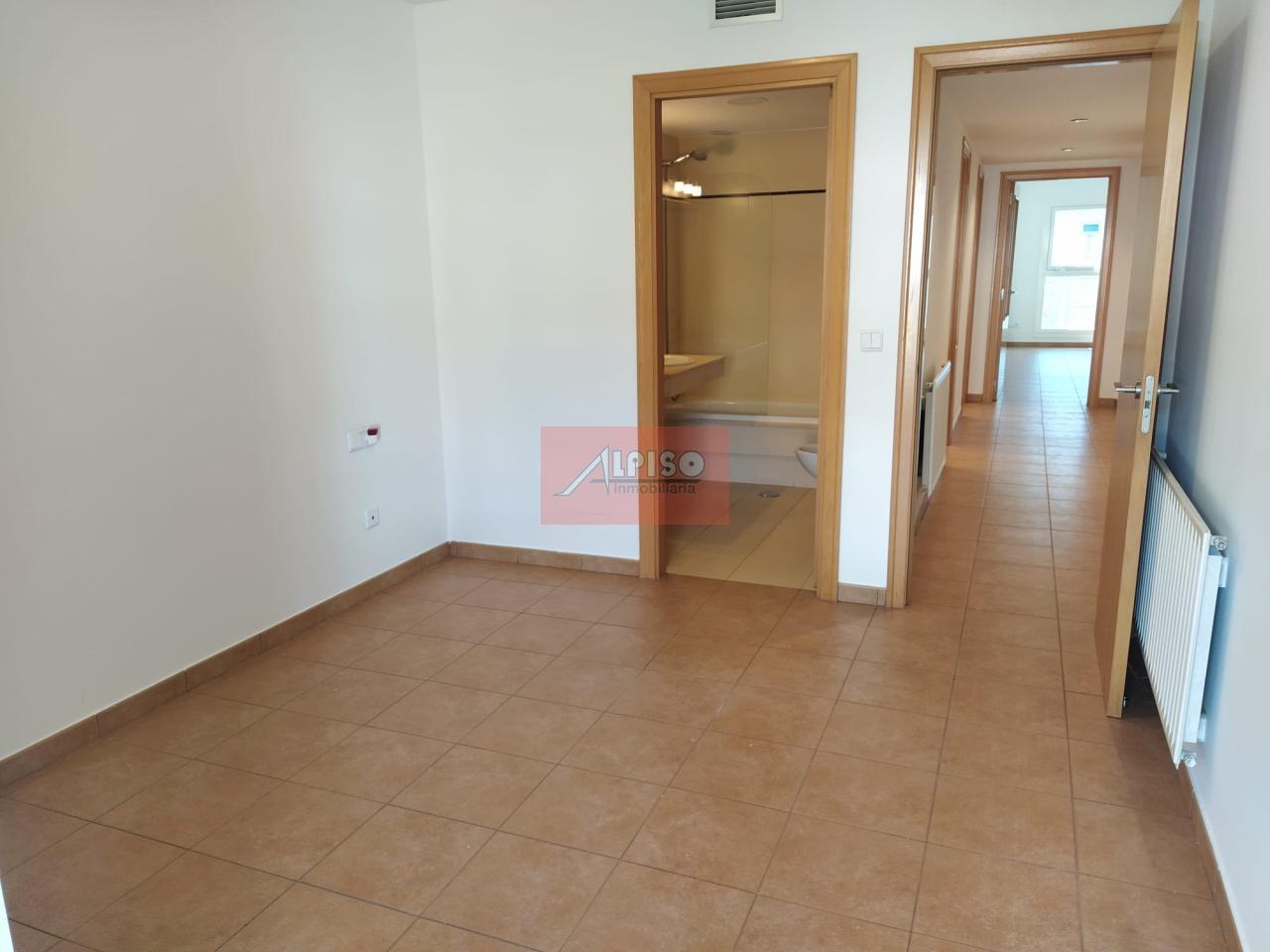 179250962062700172693_178592324837 Piso en Ourense