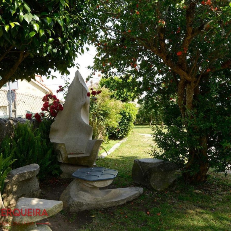 ¡VIVE, EMPRENDE O INVIERTE! CASA DE PIEDRA CON PISCINA Y AMPLIA FINCA EN TOMIÑO