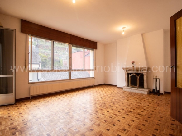 PISO CON CHIMENEA
