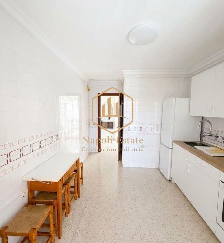 ALQUILER DE VIVIENDA DE 3 DORMITORIOS CON GARAJE INCLUIDO EN EL CENTRO DE MÁLAGA – PERCHEL SUR