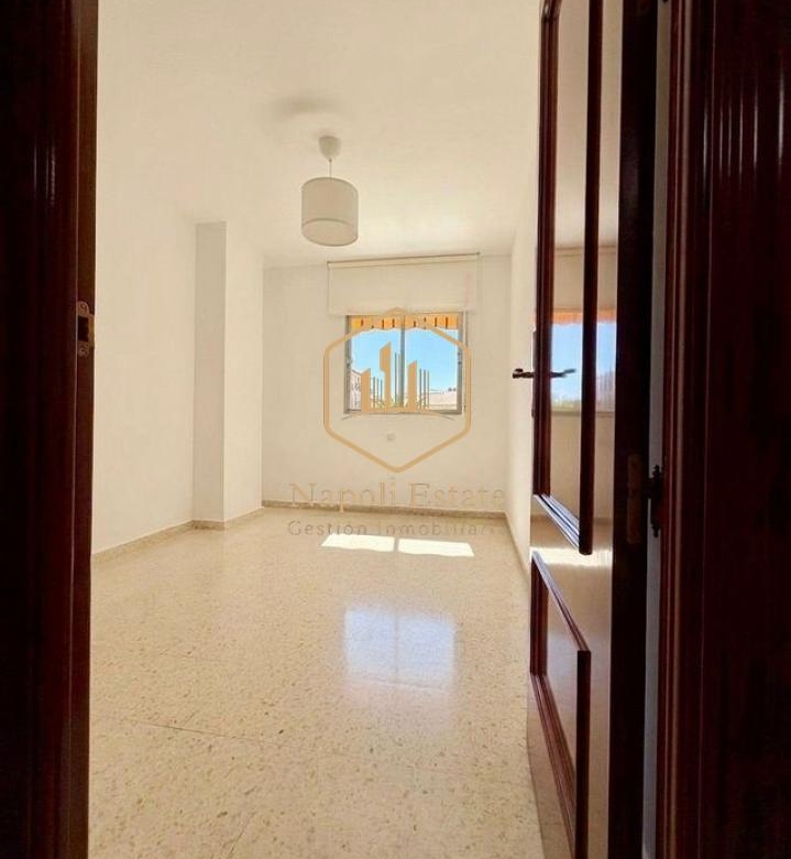 ALQUILER DE VIVIENDA DE 3 DORMITORIOS CON GARAJE INCLUIDO EN EL CENTRO DE MÁLAGA – PERCHEL SUR