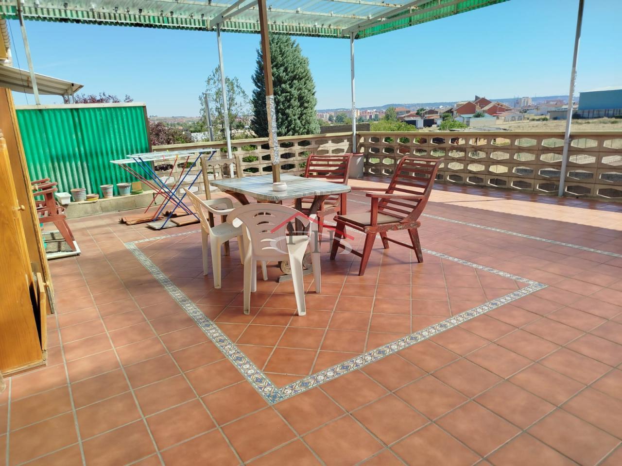 179277191936000046148_179137337649 CASA CON PISCINA Y NAVES INDUSTRIALES EN SAN ANDRÉS DEL RABANEDO