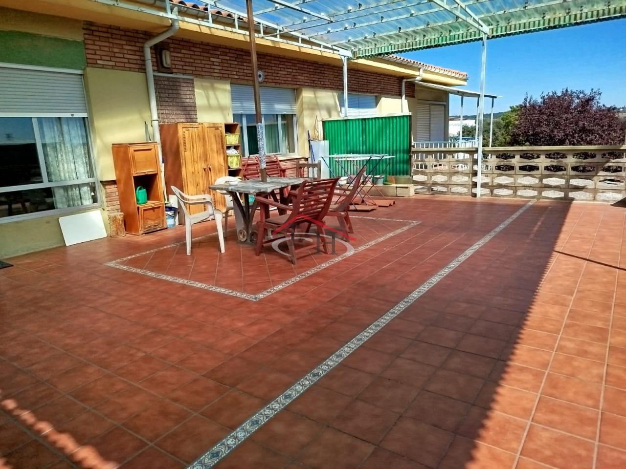 179277192001600046148_179137337722 CASA CON PISCINA Y NAVES INDUSTRIALES EN SAN ANDRÉS DEL RABANEDO