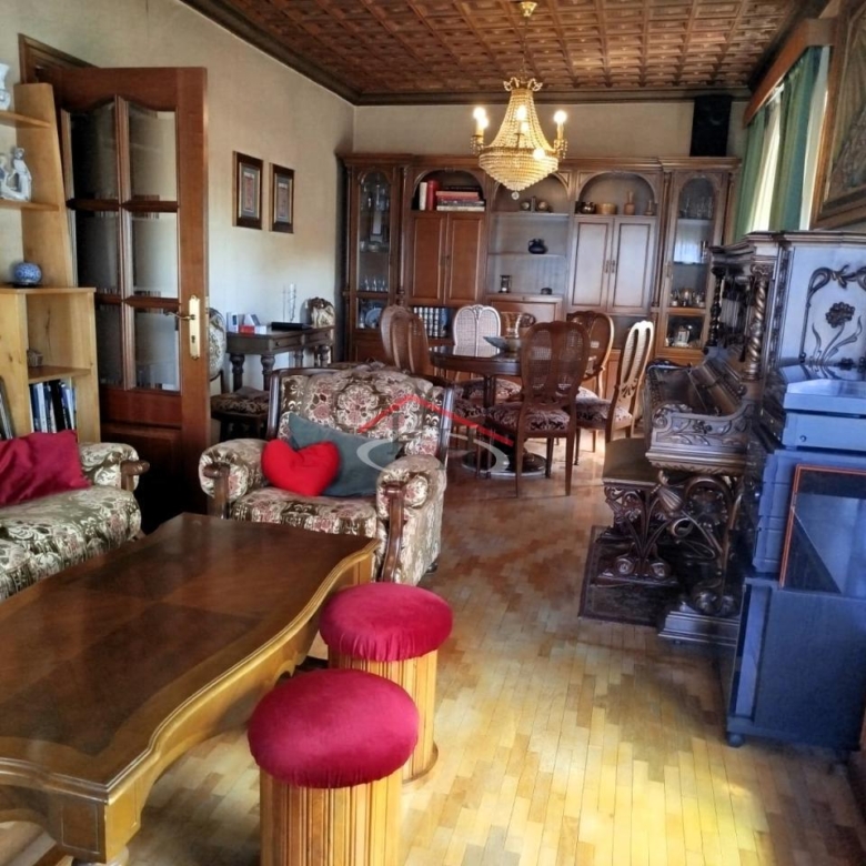 CASA CON PISCINA Y NAVES INDUSTRIALES EN SAN ANDRÉS DEL RABANEDO