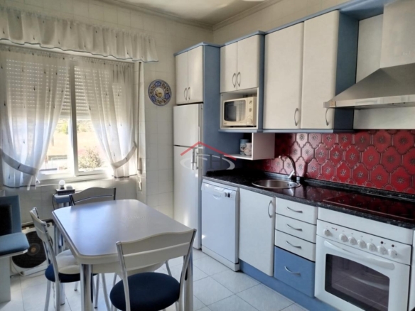 CASA CON PISCINA Y NAVES INDUSTRIALES EN SAN ANDRÉS DEL RABANEDO