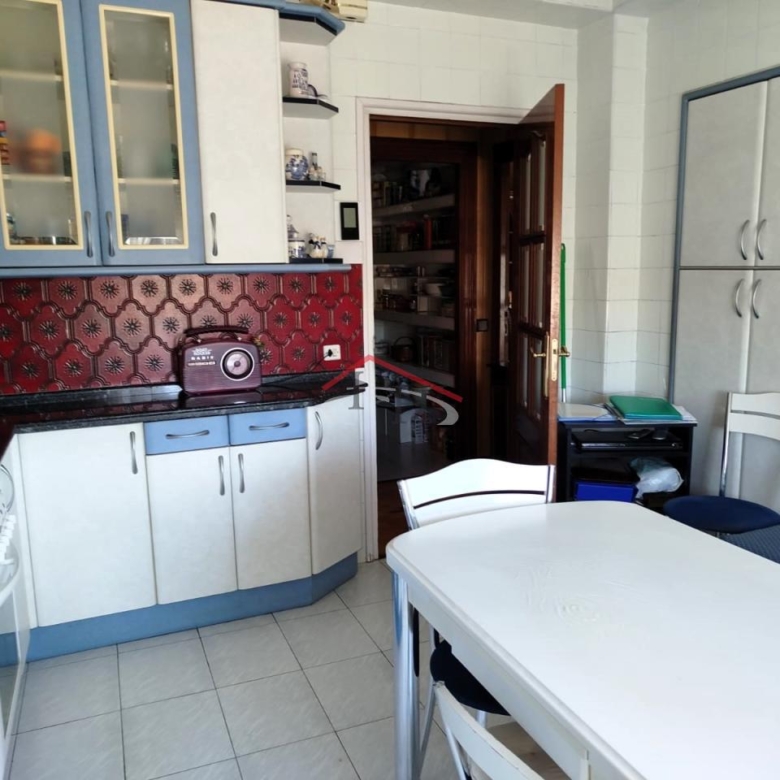 CASA CON PISCINA Y NAVES INDUSTRIALES EN SAN ANDRÉS DEL RABANEDO